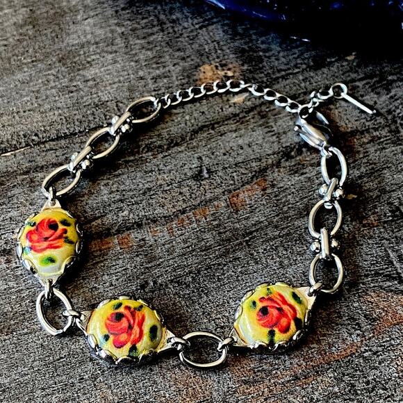 NEW Silver Vintage Style Floral Bracelet - Picture 2 of 9